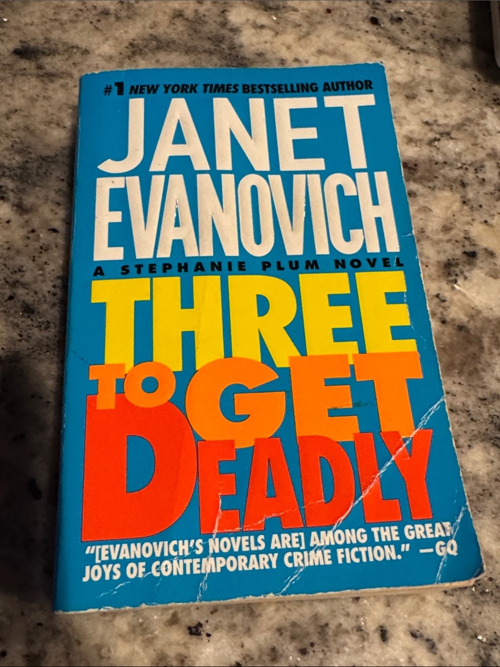 Janet Evanovich "Three to Get Deadly" Bright Blue Paperback